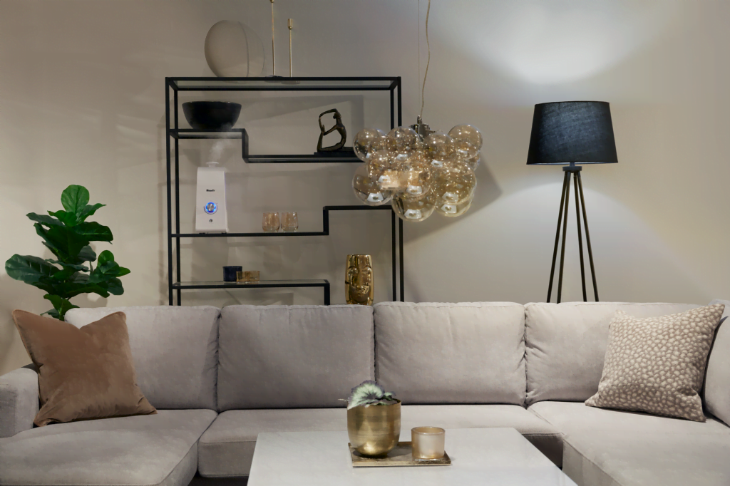 Nawilżacz ultradźwiękowy Woods WHU400 w salonie